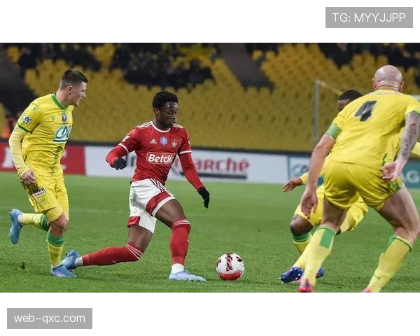 乌德勒支主场3比2险胜特温特 荷甲主场强势延续不败金身 乌德勒支主场3比2险胜特温特 荷甲主场强势延续不败金身